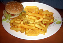 מזון מהיר. ג'אנק פוד. מקור: ויקיפדיה.ברישיון PD. עיבוד לצילום מאת Mode7